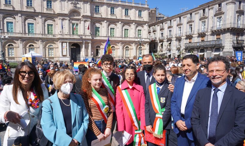 Catania, studenti in marcia per ‘Facciamo Pace’. Il rettore Priolo: “Tutto è perduto con la guerra”