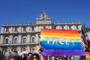 Catania, studenti in marcia per ‘Facciamo Pace’. Il rettore Priolo: “Tutto è perduto con la guerra”