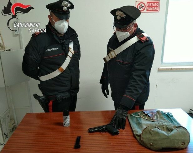 Vizzini, nel casolare deteneva pistola cal. 8 modificata: 44enne arrestato