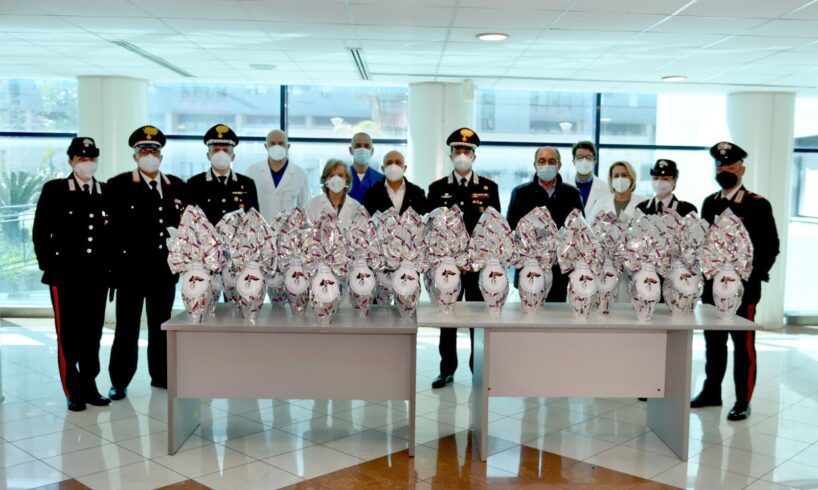 Catania, dai Carabinieri uova di Pasqua per i piccoli degenti dell’Oncoematologia del Policlinico: “Tornate presto a casa”