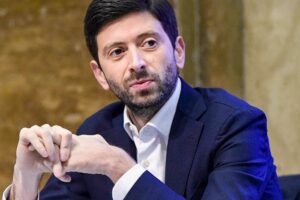 Covid, Speranza: “Pandemia è ancora in corso ma abbiamo fiducia nei vaccini e nei nuovi farmaci”