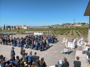 S.M. di Licodia, l’Arcivescovo Renna inaugura la nuova sede del liceo di Scienze Umane: “Non sprecate il profumo del futuro”