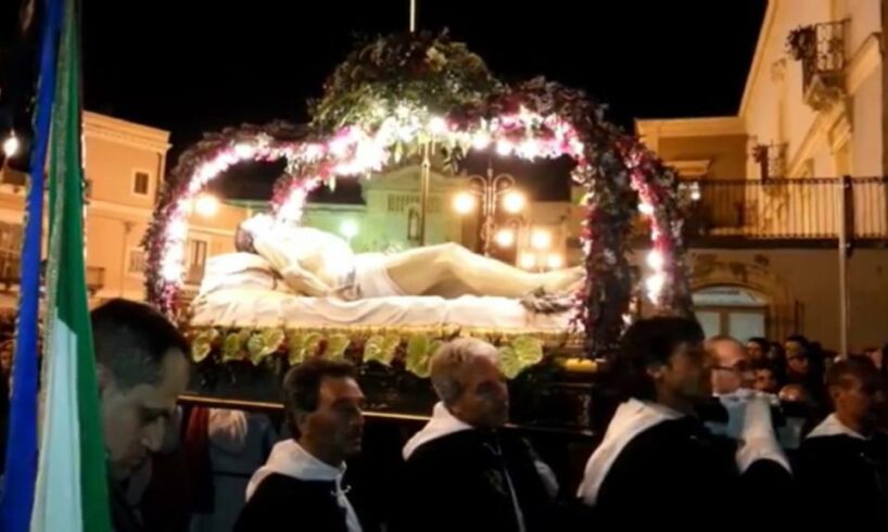Adrano, stasera la processione del Cristo Morto: ‘U Lizzanti’ e l’errore storico legato al nome