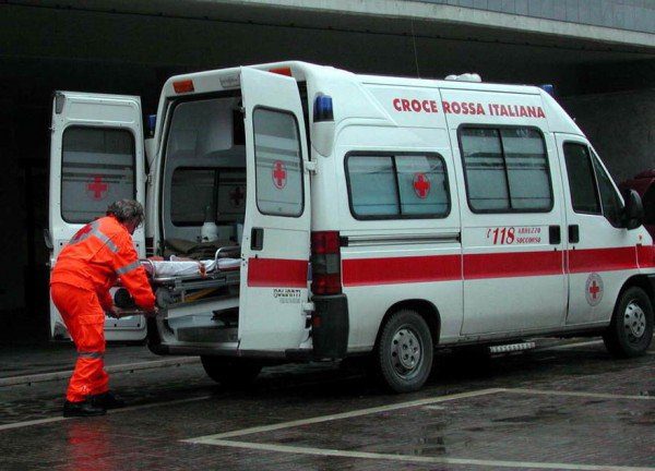 Belpasso, auto investe operaio della Pubbliservizi: lavorava allo scerbamento sulla Sp56