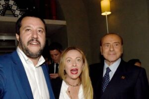 Centrodestra, l’appello a Berlusconi di FdI irrita Forza Italia: azzurri e Lega distanti dal partito della Meloni