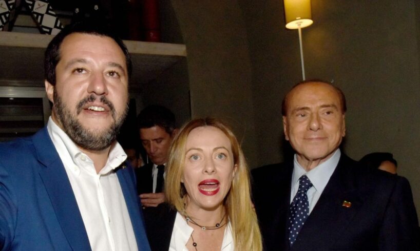 Centrodestra, l’appello a Berlusconi di FdI irrita Forza Italia: azzurri e Lega distanti dal partito della Meloni