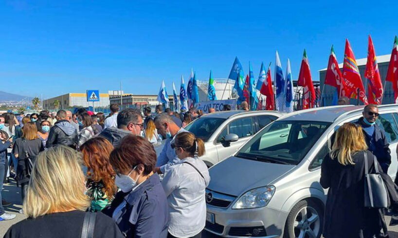 Catania, vertenza Pfizer: intesa raggiunta su incentivi ed esodo volontari. I sindacati: “Evitata macelleria sociale”
