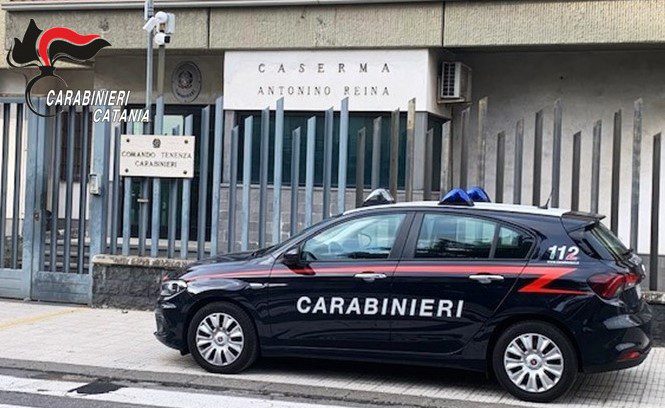 Mascalucia, ladri d’auto restano a secco e denunciano furto della propria Fiat 500: misura cautelare per due catanesi