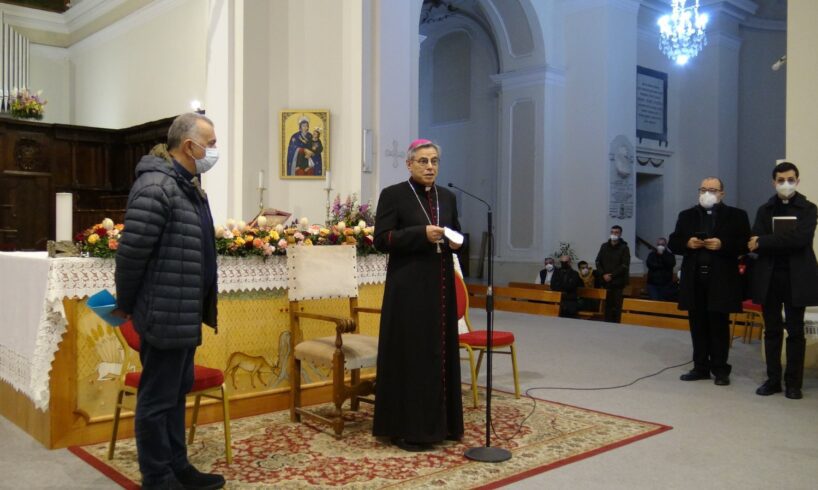 Adrano, Mons. Schillaci torna in Sicilia: Papa Francesco lo nomina Vescovo di Nicosia trasferendolo da Lamezia Terme (IL VIDEO DELL’ANNUNCIO)