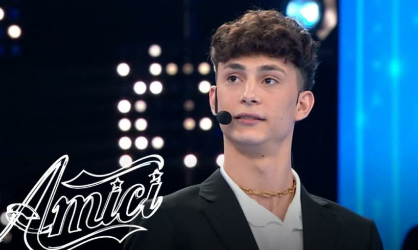 Adrano, Nunzio vince la sfida contro LDA ad ‘Amici’ (e non viene eliminato): tre puntate alla finale