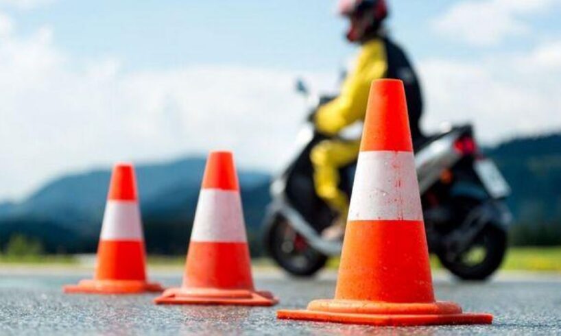 Adrano, grosse pietre cadono sulla SP 156: Polizia e Vigili del Fuoco mettono in sicurezza la strada