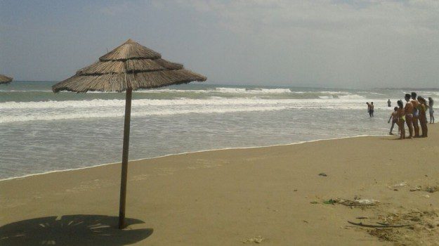 Catania, bagnante nigeriano disperso nelle acque della Plaia: riprese ricerche