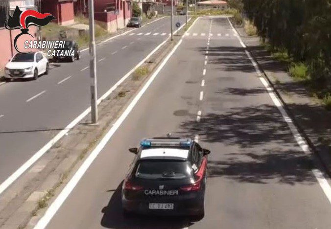 Catania, due controlli in pochi minuti e il pusher 20enne c’è cascato: arresto in flagranza
