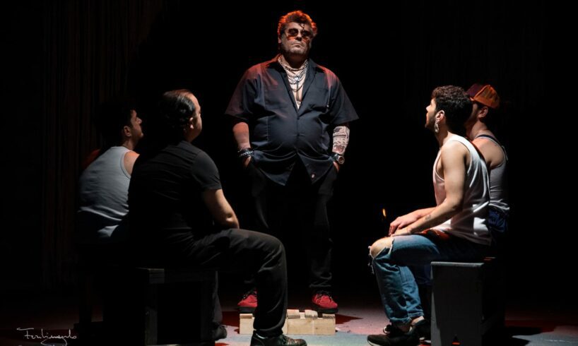 Teatro, al ‘Musco’ in scena ‘Stupidistan’ con la regia di Francesca Ferro: dal romanzo di Stefano Amato