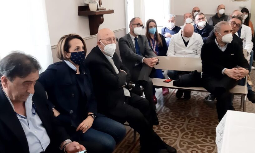 Bronte, all’ospedale mancano medici e infermieri. L’Asp: “Non si trovano specialisti, non possiamo fabbricarli”