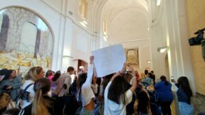 Adrano, accoglienza trionfale per Nunzio di ‘Amici’: “Ho portato la Coppa nei cuori di ognuno di voi”