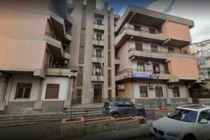 Adrano, denunce per 83enne che custodiva due coltelli a serramanico e per due soggetti ‘rottamatori’ di veicoli