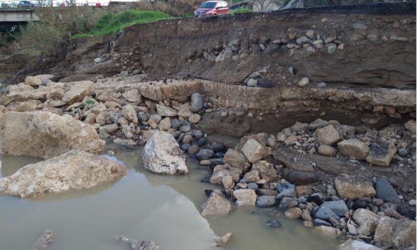 Paternò, il ‘Presidio Fiume Simeto’ chiede conferenza dei servizi per tutela SP 228: “È via d’accesso ai ai fondi agricoli”