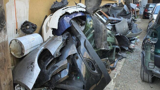 Misterbianco, sequestrati carrozzeria e capannone abusivi: denunciato il titolare