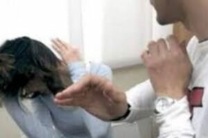 Catania, schiaffi al proprietario della Panda e 2 mila euro per riaverla indietro: arrestati padre e figlio