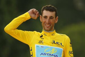 Ciclismo, l’ultimo morso dello Squalo: nella sua Messina Vincenzo Nibali annuncia il ritiro