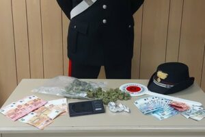 S. G. la Punta, droga ordinata con un messaggio on line: pusher 29enne arrestato
