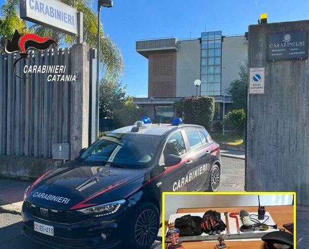 Catania, tentano colpo al distributore dopo sopralluogo: presi in 3, uno scappa e sperona auto dei militari