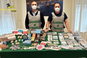 Catania, sequestrati 600 mila prodotti da fumo e cd contraffatti: denunciato il responsabile