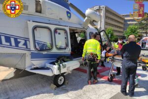 Salina, Soccorso Alpino salva turista tedesca ferita durante escursione: interviene elicottero della Polizia di Stato