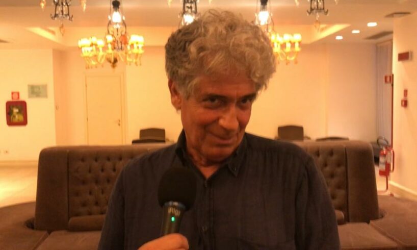 Il ‘berretto’ di Gianfranco Jannuzzo e le sue storie su Gigi Proietti, Renzino Barbera e quel vigile urbano di Adrano (VIDEO INTERVISTA)