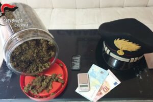 Belpasso, in casa e nel garage deteneva marijuana e cocaina: 29enne arrestato in flagranza