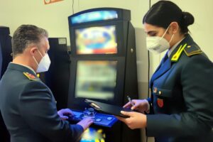 Riposto, segnalati 21 ‘furbetti’ del reddito di cittadinanza: grazie a scommesse on line vinti quasi 4 mln (VIDEO)