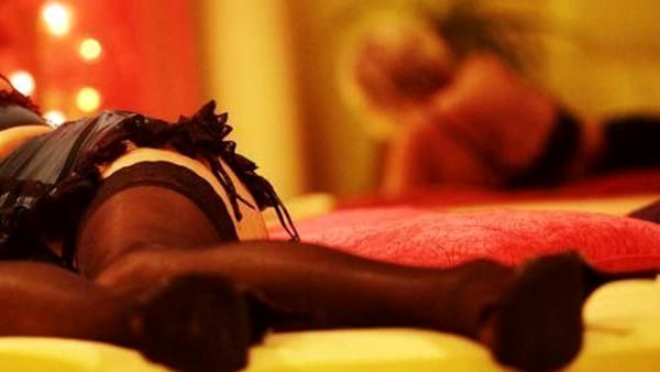 Catania, 31enne ‘manager della prostituzione indoor’ arrestata con altre 2 persone: il B&B era casa d’appuntamento