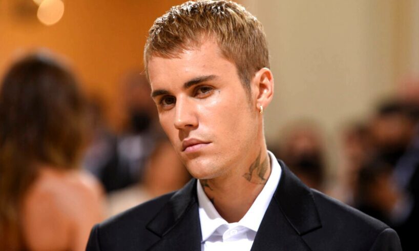 Justin Bieber: “Paralisi al volto per colpa di un virus. Sospendo i concerti”