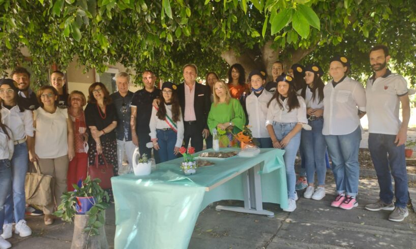 Paternò, Giornata Verde al plesso Falconieri: alunni e volontari raccolgono i rifiuti