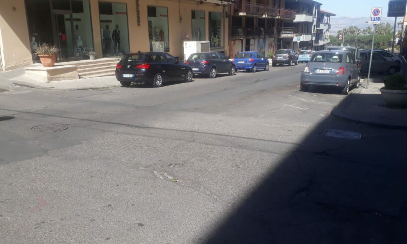 Paternò, Ford Puma si scontra con Fiat Idea con 4 ragazze a bordo: 6 feriti non gravi
