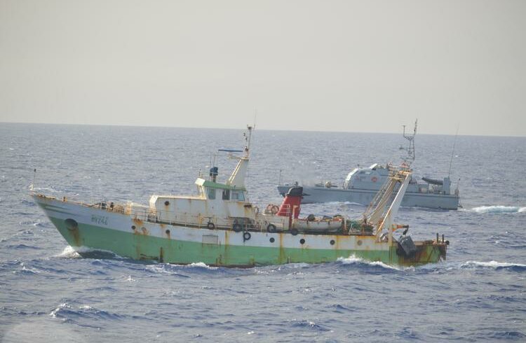 In Libia colpi d’arma da fuoco contro due pescherecci catanesi: interviene Marina Militare