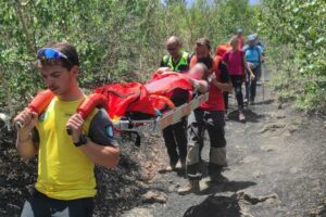 Etna, Soccorso Alpino recupera escursionista caduta in zona Grotta Serracozzo: individuata grazie a geolocalizzazione