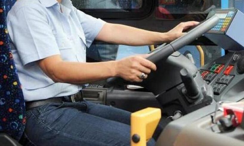Catania, autista di un autobus aggredito da passeggero: gli aveva chiesto di mettere la mascherina