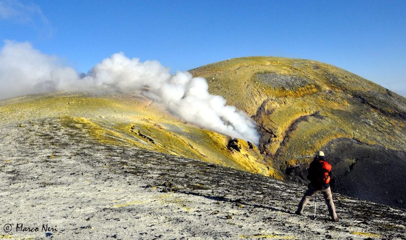 Etna, nuova bocca nella Valle del Bove: ma il flusso lavico avanza lentamente