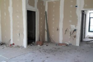 Paternò, ladri in azione nel costruendo asilo di Corso Marco Polo: asportati scaldabagni, rubinetteria e telecamere