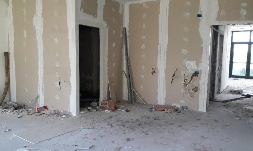 Paternò, ladri in azione nel costruendo asilo di Corso Marco Polo: asportati scaldabagni, rubinetteria e telecamere