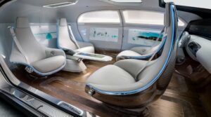 Automobili, viaggiare nel futuro: la guida assistita ci trasformerà in passeggeri. Senza diesel e benzina ecco cosa succederà