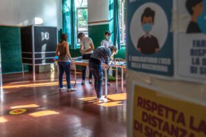 Sicilia, 120 comuni al voto: caos a Palermo per il forfait di presidenti e scrutatori. La Lega chiede a Mattarella di allungare l’orario