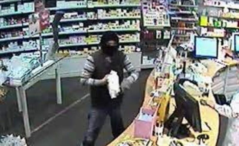 Viagrande, due arresti per l’assalto a una farmacia del centro: sono un 39enne e un 56enne di Aci S. Antonio