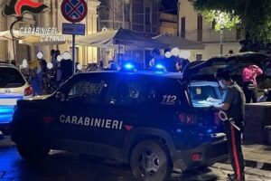Biancavilla, controlli sulla movida nelle piazze Annunziata e Collegiata: 8 giovani segnalati per possesso di droga