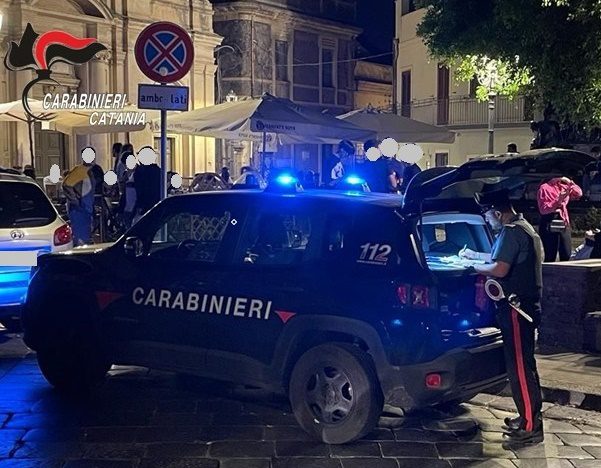 Biancavilla, controlli sulla movida nelle piazze Annunziata e Collegiata: 8 giovani segnalati per possesso di droga