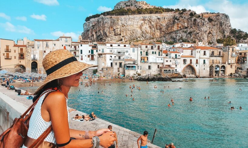 “Revenge tourism”, riparte il settore della vacanze: +38% di richieste in Sicilia. I single fanno la parte da leone