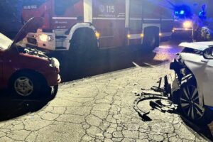 Paternò, scontro tra due auto in via Vittorio Emanuele: 4 feriti