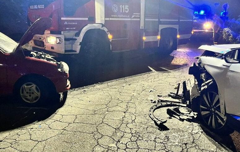 Paternò, scontro tra due auto in via Vittorio Emanuele: 4 feriti